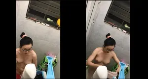 Quay lén nữ sinh cạnh nhà tắm