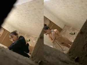 Quay lén người tình vú to tắm, khe bím chảy nước ròng ròng